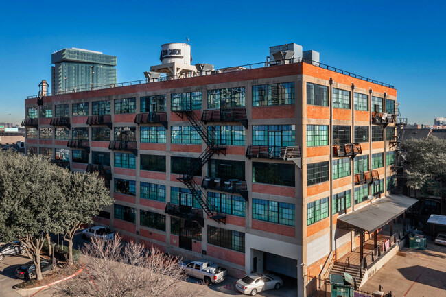 2220 Canton Lofts in Dallas, TX - Foto de edificio - Building Photo