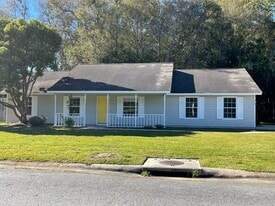 204 Old Pond Dr in Kingsland, GA - Building Photo