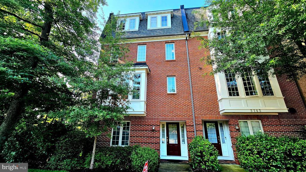 3141 Blue Barn Way in Fairfax, VA - Foto de edificio
