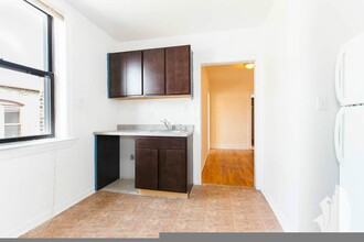 2330 N Spaulding Ave in Chicago, IL - Building Photo - Building Photo