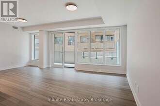 2525 Bathurst St in Toronto, ON - Building Photo - Building Photo