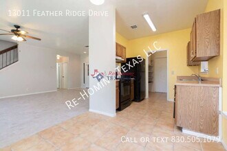 13011 Feather Ridge Dr in San Antonio, TX - Building Photo - Building Photo