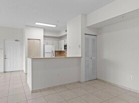 7280 NW 114th Ave, Unit 208 in Doral, FL - Building Photo