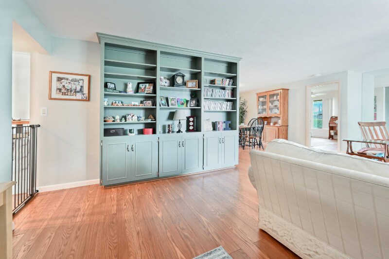 325 Forest Hills Blvd in Naples, FL - Building Photo