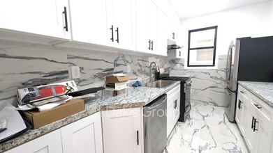24-28 35th Street, A in Queens, NY - Building Photo - Building Photo