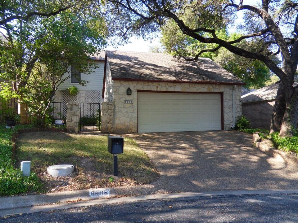 6908 Dogwood Hollow in Austin, TX - Building Photo