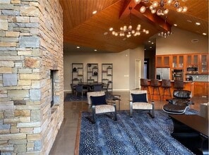 17 W Augusta Ct in Rogers, AR - Building Photo - Building Photo