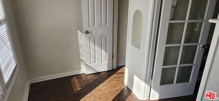 1129 Queen Anne Pl in Los Angeles, CA - Building Photo - Building Photo