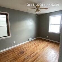 823 E Clarke St, Unit Lower in Milwaukee, WI - Foto de edificio - Building Photo