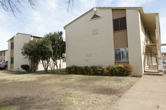 Heather Glen in Richardson, TX - Building Photo - Building Photo