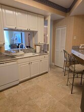 888 Brickell Key Dr, Unit 2110 in Miami, FL - Building Photo - Building Photo