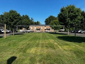 475 W Mae Rose Ave in Holland, MI - Building Photo - Building Photo