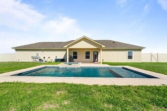 5548 Co Rd 101 in Robstown, TX - Building Photo - Building Photo