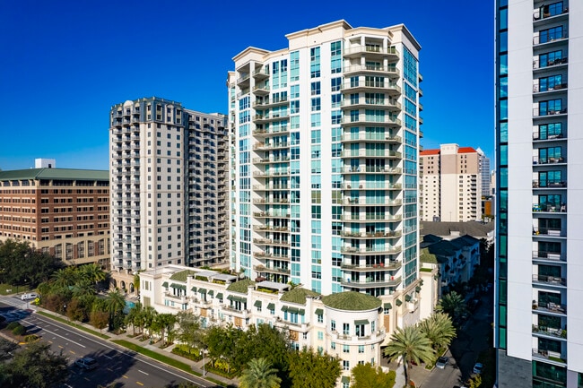 The Plaza Harbour Island