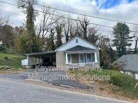 1014 Hall St in Staunton, VA - Building Photo