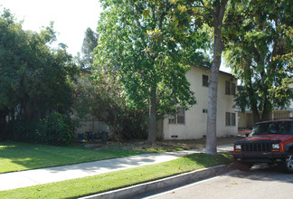 Myrtle Apartments in Monrovia, CA - Foto de edificio - Building Photo