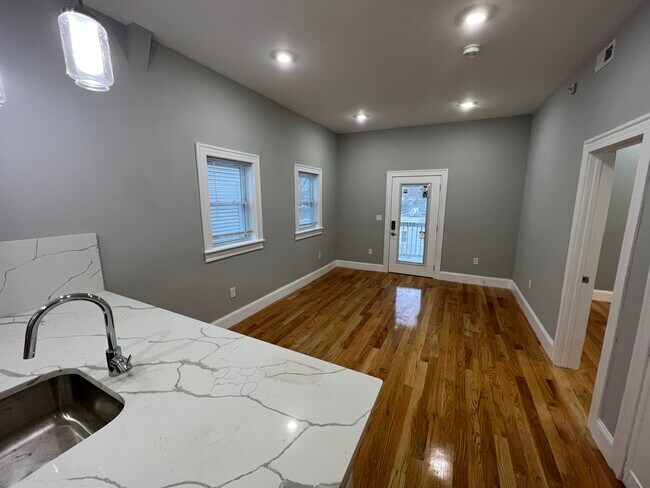 15 Harold St, Unit #3 in Somerville, MA - Foto de edificio - Building Photo