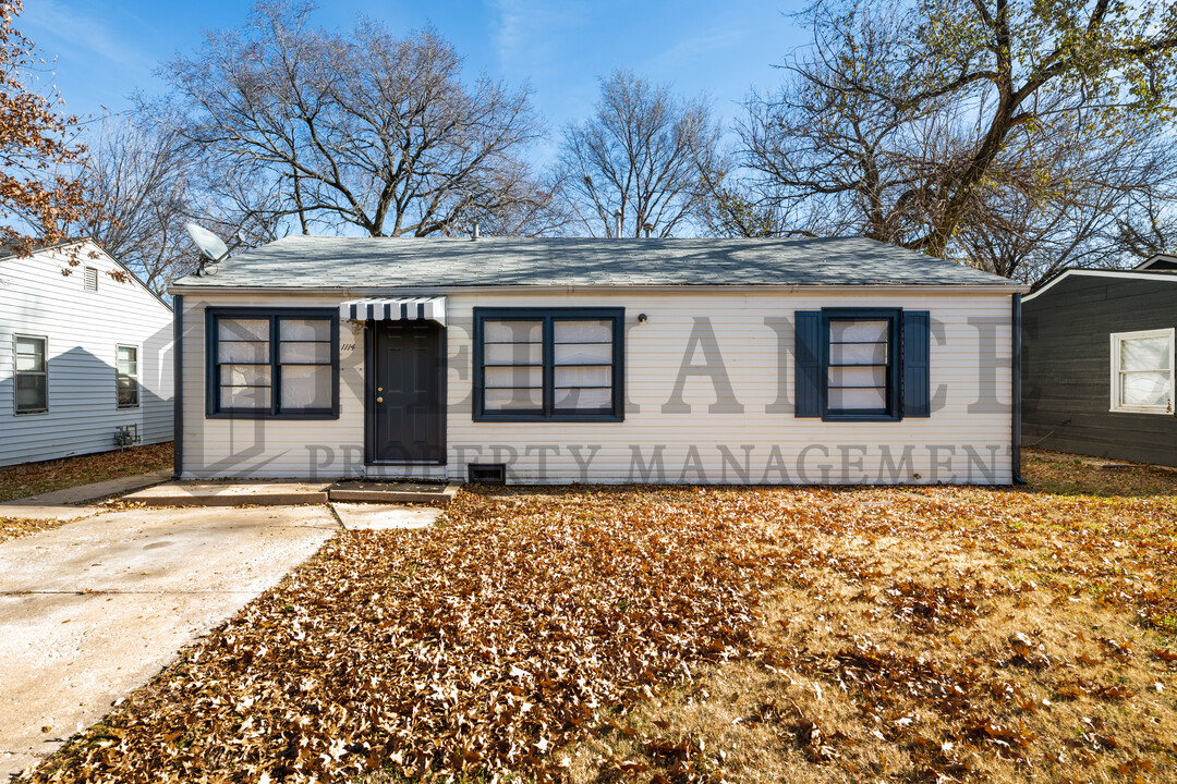 1114 Silverdale Ct in Wichita, KS - Building Photo