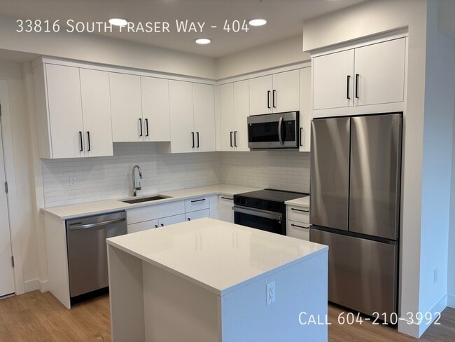 33816 South Fraser Way in Abbotsford, BC - Building Photo - Building Photo