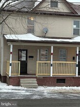 11 Myers Rd in Berkeley Springs, WV - Foto de edificio - Building Photo