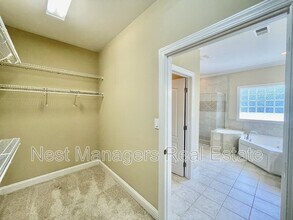 1931 Dante Ln in Fayetteville, NC - Foto de edificio - Building Photo