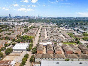 8715 Meadowcroft Dr in Houston, TX - Building Photo - Building Photo