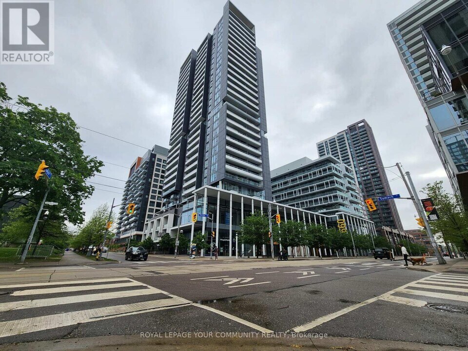 225-2225 Sumach St in Toronto, ON - Building Photo