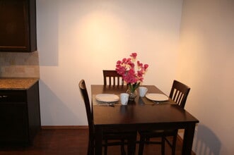 2865 Sundown Ln, Unit 202 in Boulder, CO - Foto de edificio - Building Photo