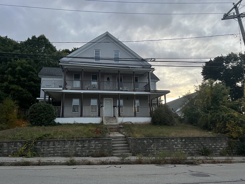 212 School St, Unit 1L in Webster, MA - Building Photo