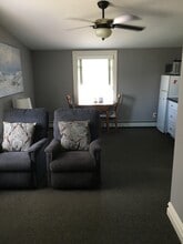 323 Edelweiss Rd, Unit Upstairs apartment in West Islip, NY - Building Photo - Building Photo