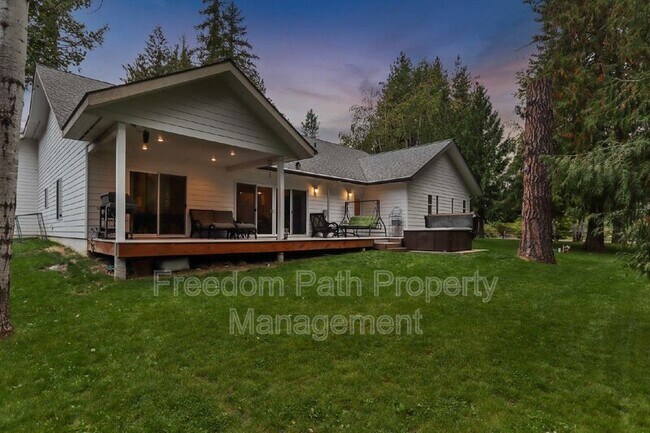 214 Birch Banks Rd in Sagle, ID - Building Photo - Building Photo