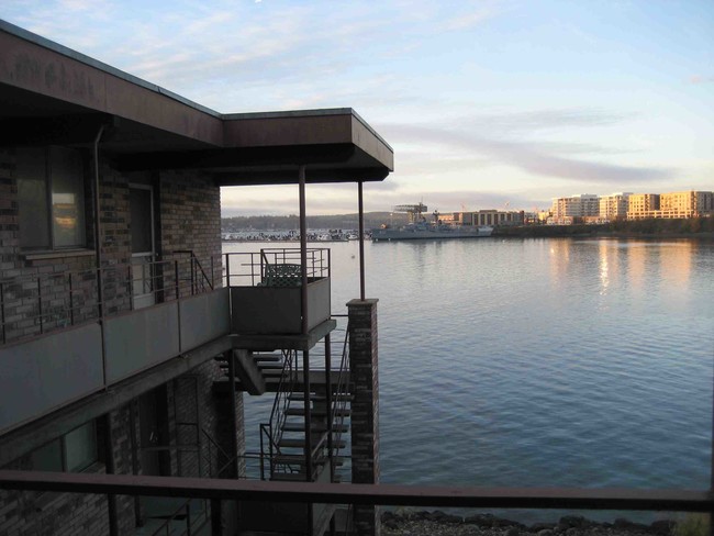 Edgewater East Apartments in Bremerton, WA - Building Photo - Building Photo