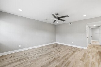 4810 S Dauphin Ave in Tampa, FL - Building Photo - Building Photo