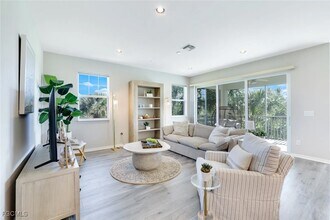 2344 Sheen Ln in Naples, FL - Foto de edificio - Building Photo