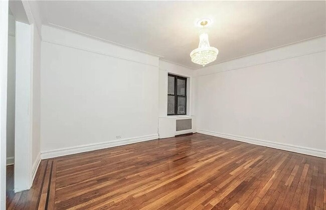 44-14 Newtown Rd in Queens, NY - Building Photo - Building Photo