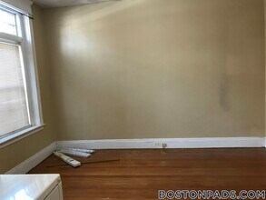 1887 Beacon St, Unit 1 in Brookline, MA - Building Photo - Building Photo