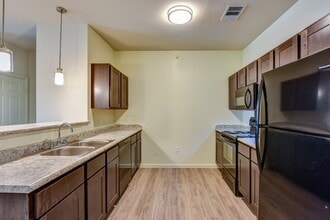 Shadow Ridge Apartment Homes in Round Rock, TX - Foto de edificio - Building Photo