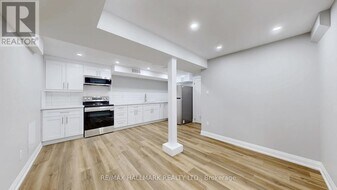 6384 Plowmans Heath in Mississauga, ON - Building Photo