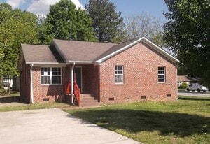 915 Sharon St in High Point, NC - Building Photo