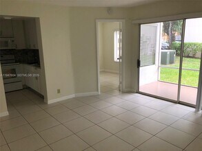 13850 SW 93rd Ln in Miami, FL - Building Photo - Building Photo