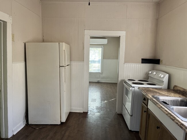 700 1st St in Commerce, TX - Building Photo - Building Photo