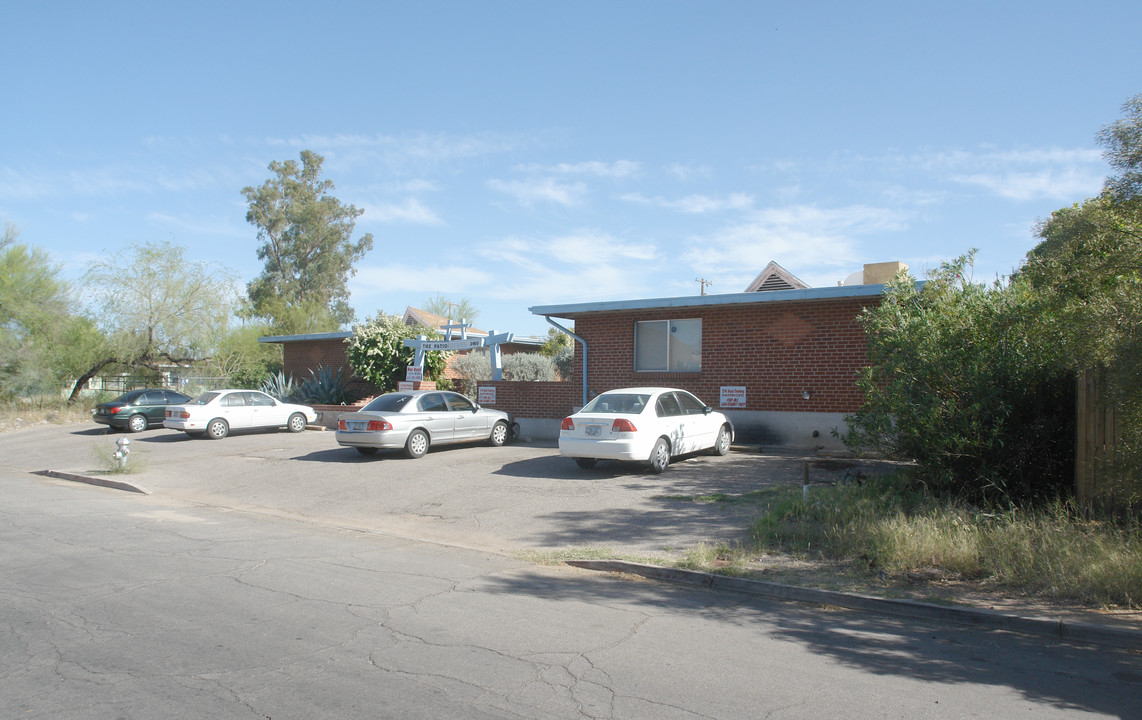 Connie E. Apartments in Tucson, AZ - Foto de edificio