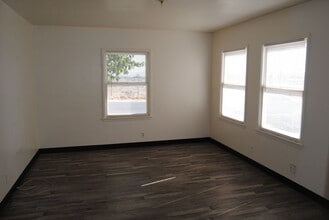 1909 Bedford Way in Bakersfield, CA - Building Photo - Building Photo