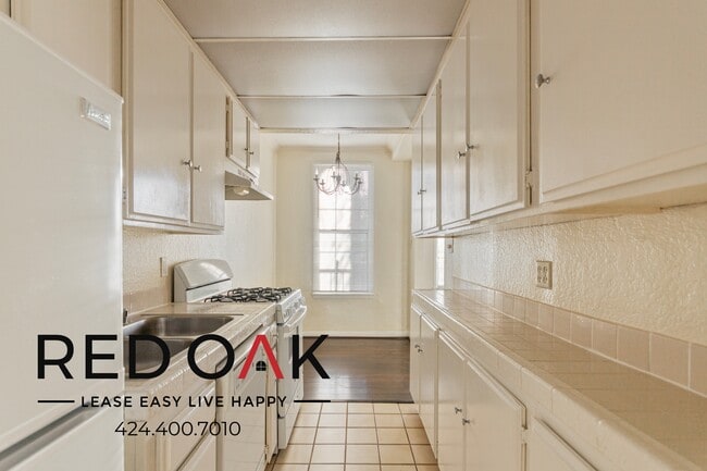 5640 Franklin Ave, Unit 309 in Los Angeles, CA - Foto de edificio - Building Photo