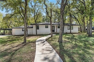 256 Candyce Dr in Lorena, TX - Building Photo