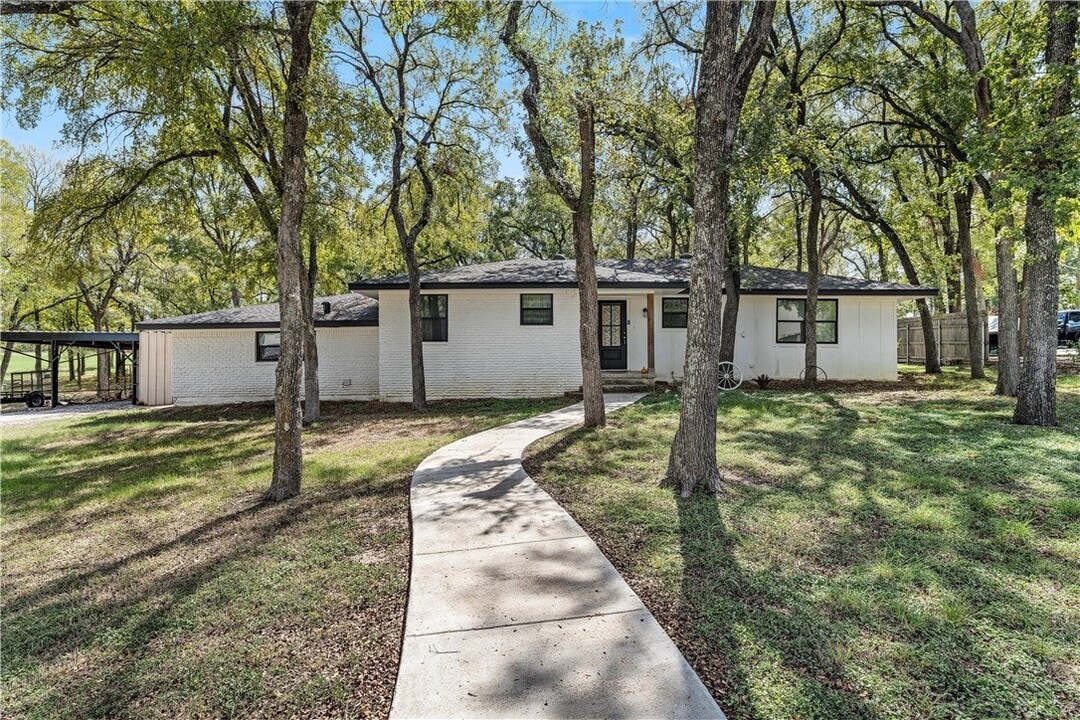256 Candyce Dr in Lorena, TX - Building Photo