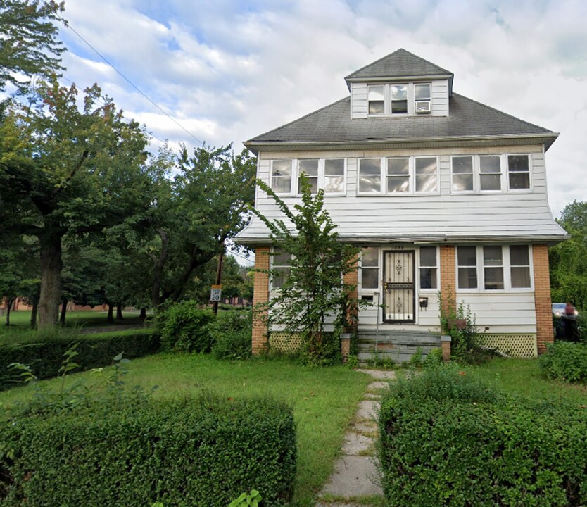 390 E 152nd St in Cleveland, OH - Building Photo