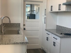 1034 Hyperion Ave in Los Angeles, CA - Building Photo - Building Photo