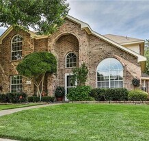 8721 Greenwood Trail in Rowlett, TX - Building Photo