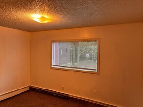 1916 Beaver Pl in Anchorage, AK - Building Photo - Building Photo